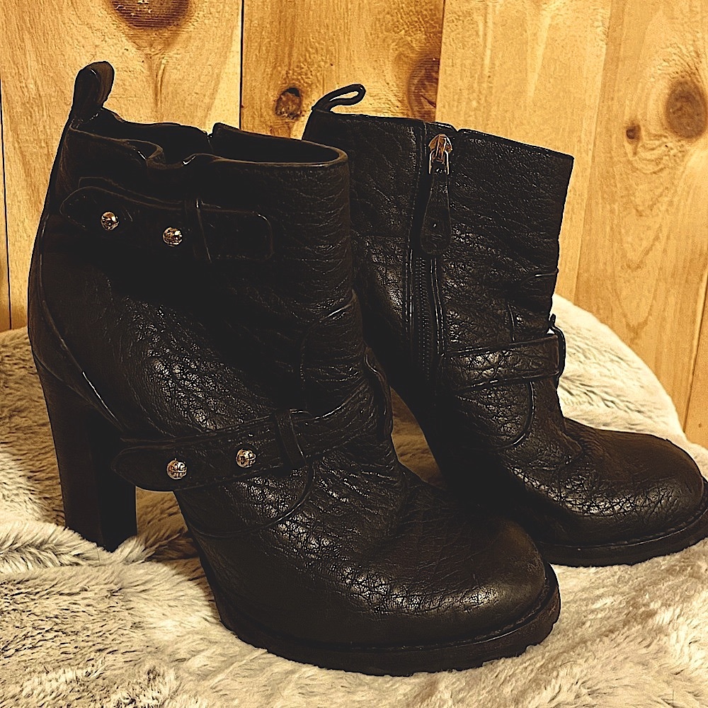 Tory Burch women’s size 7.5 black leather booties